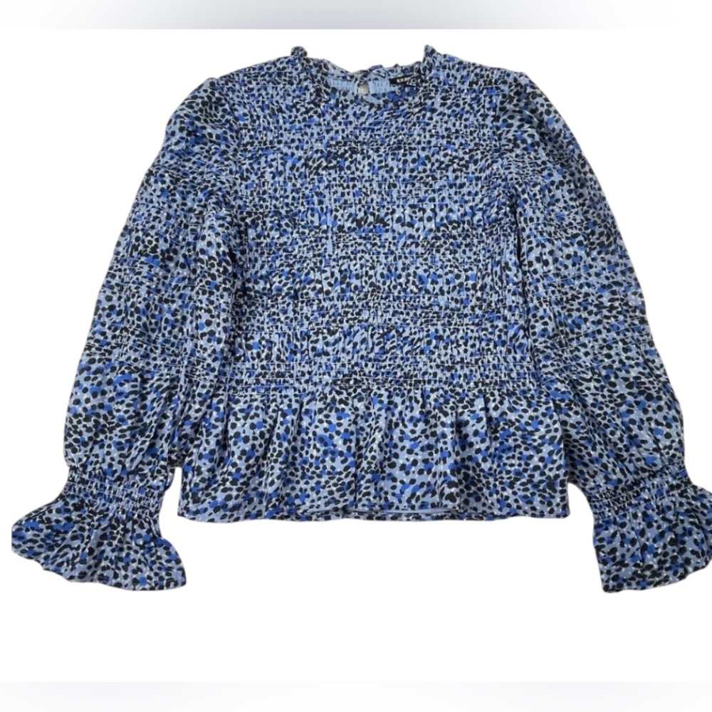 T126 Express NWOT Size M Blue Patterned Women's Top